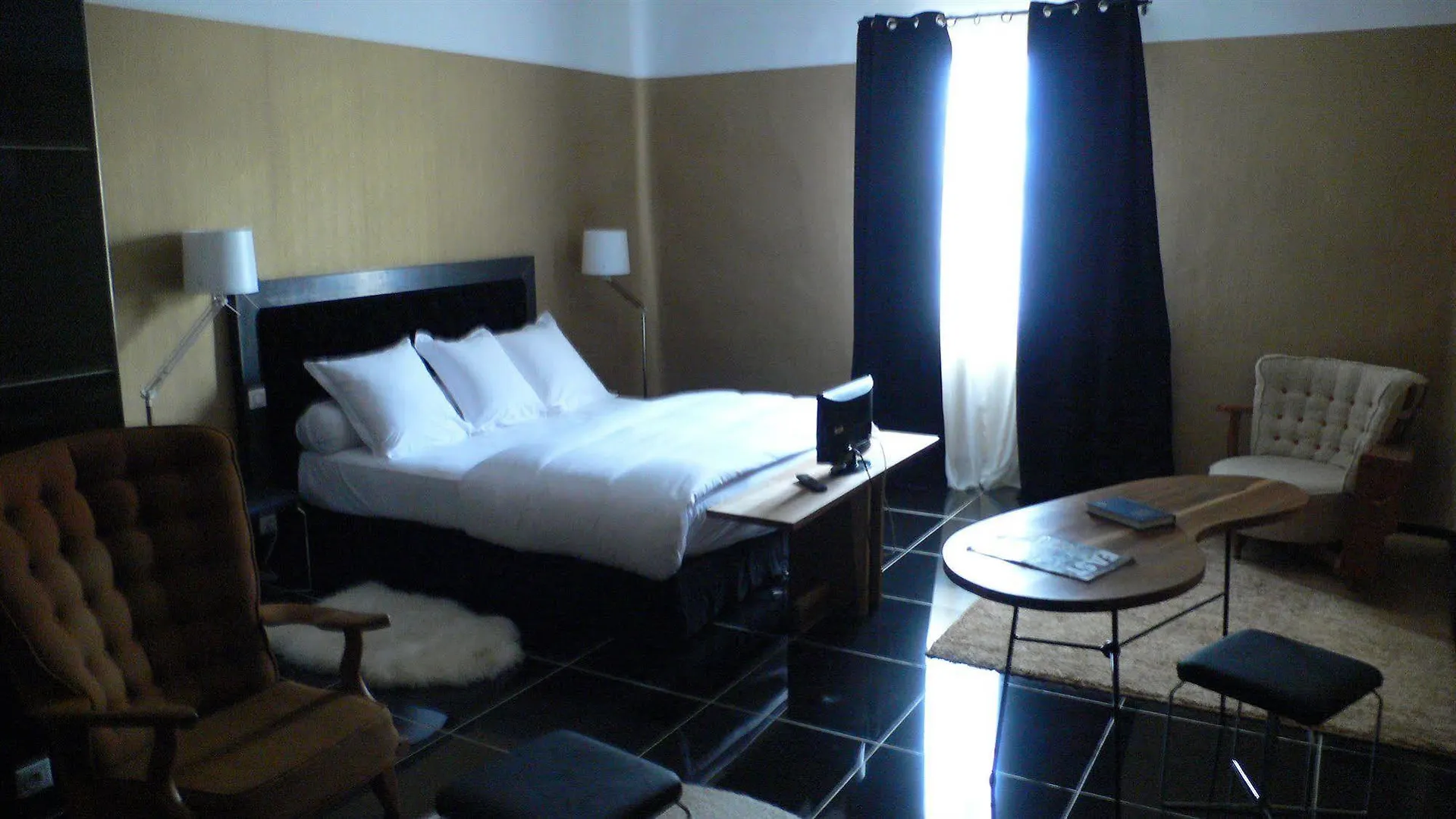Hotel Saint Trophime 2*, Arles Francia